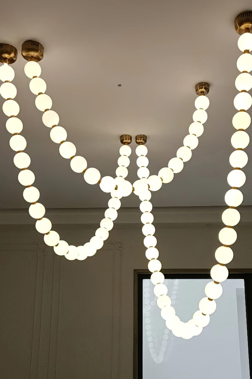 Perlehalskæde-pendellampe | LED i matteret glas og massivt messing