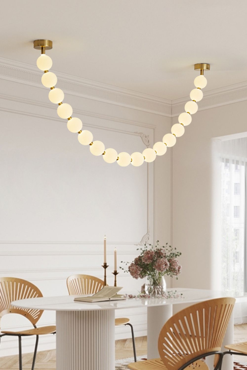 Perlehalskæde-pendellampe | LED i matteret glas og massivt messing