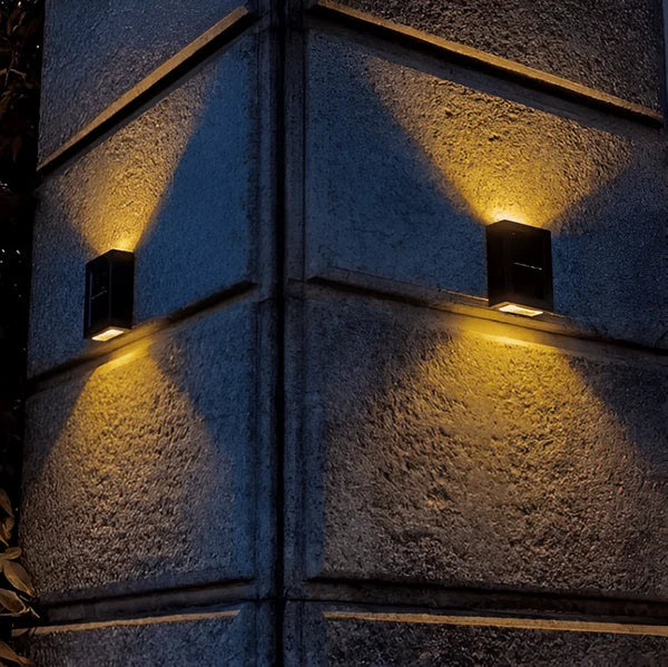 Elegante Solar Buitenlamp met Weerbestendig & Energiezuinig Design
