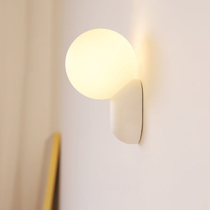 Moderne Væglampe af Harpiks og Glas i Skandinavisk Design