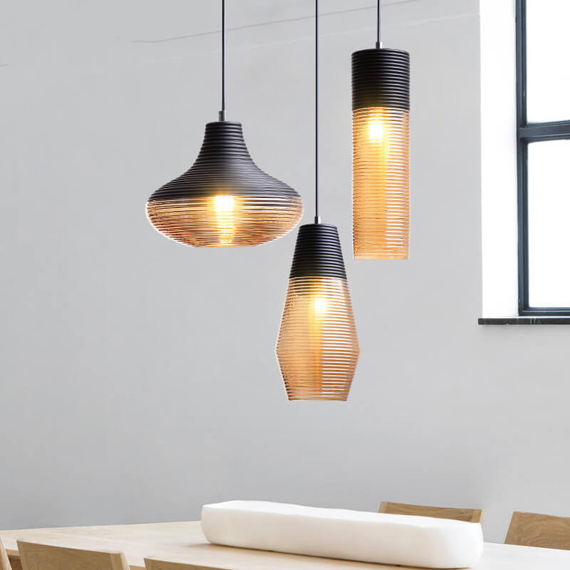 Moderne glasshengelampe i klart eller svart design