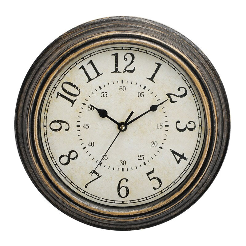 Reloj de pared antiguo de madera en estilo vintage rústico