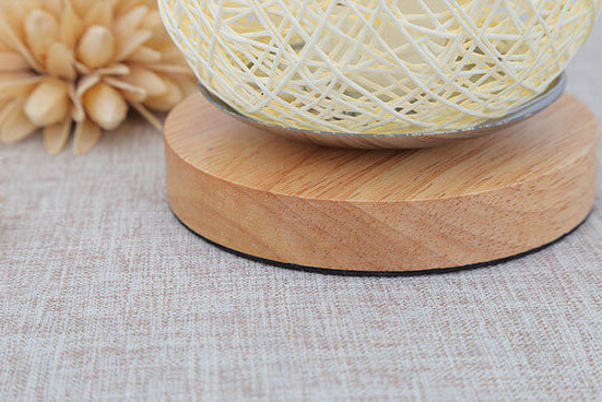 Industriel Rattan & Træ Bordlampe med Japandi Design