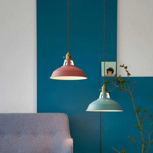 Retro hengelampe i pastellfarger for et abstrakt design