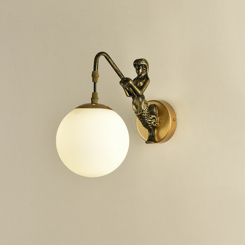Nowoczesna Lampa Ścienna ze Szklanym Kloszem i Metalowym Wykończeniem