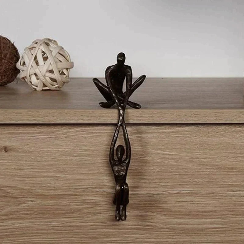 Statuette Amour & Force au Design Abstrait