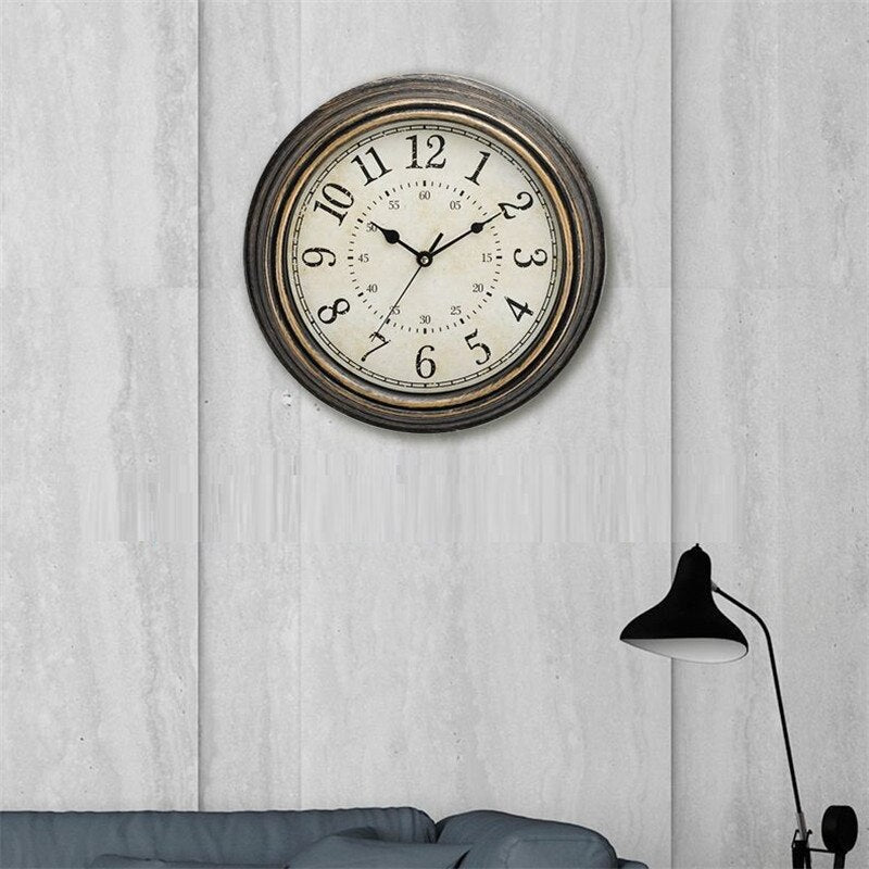 Antieke Houten Wandklok in Rustieke Vintage Stijl