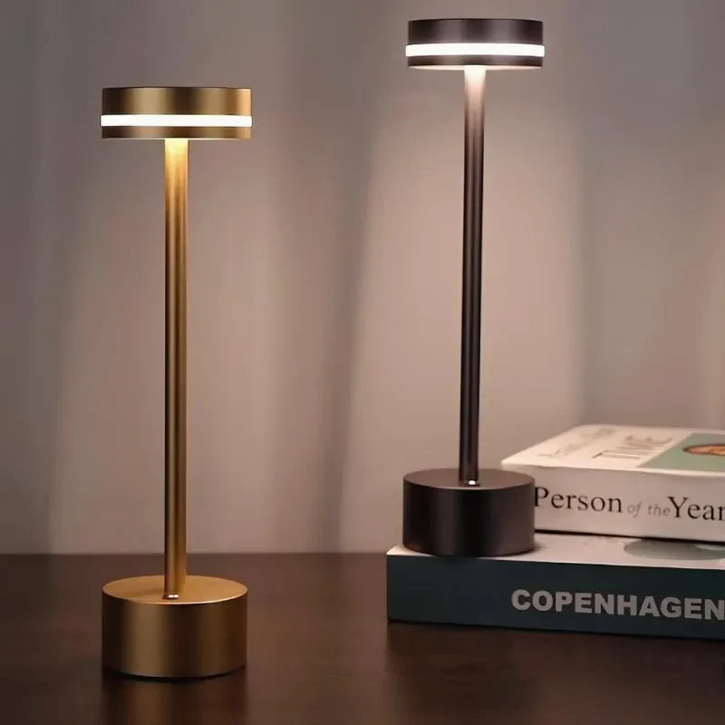 Stilfuld Trådløs Bordlampe med 3 Lysfarver og Dæmpningsfunktion