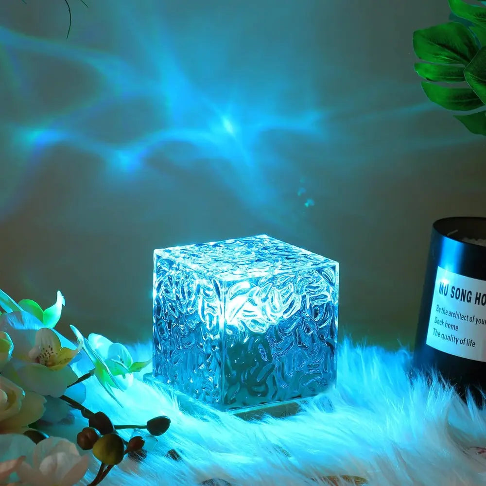 Cubo – Kubformad Lampa med Prismatiskt Ljus