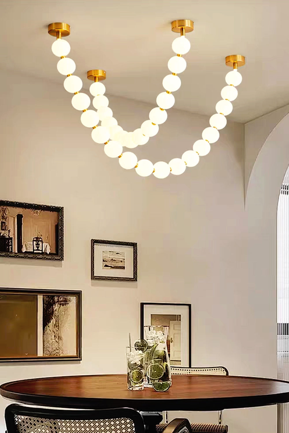Lampa wisząca Parelketting | Matowe szkło i lite mosiężne elementy LED