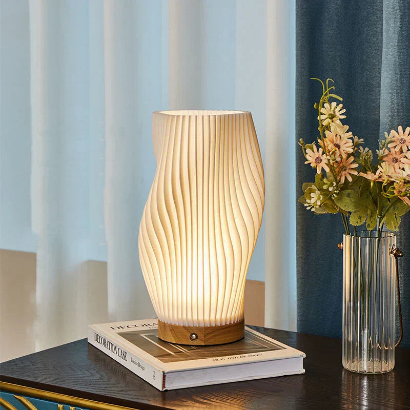 Warme LED Tafellamp met Dimbare Functie & Elegant Golfdesign