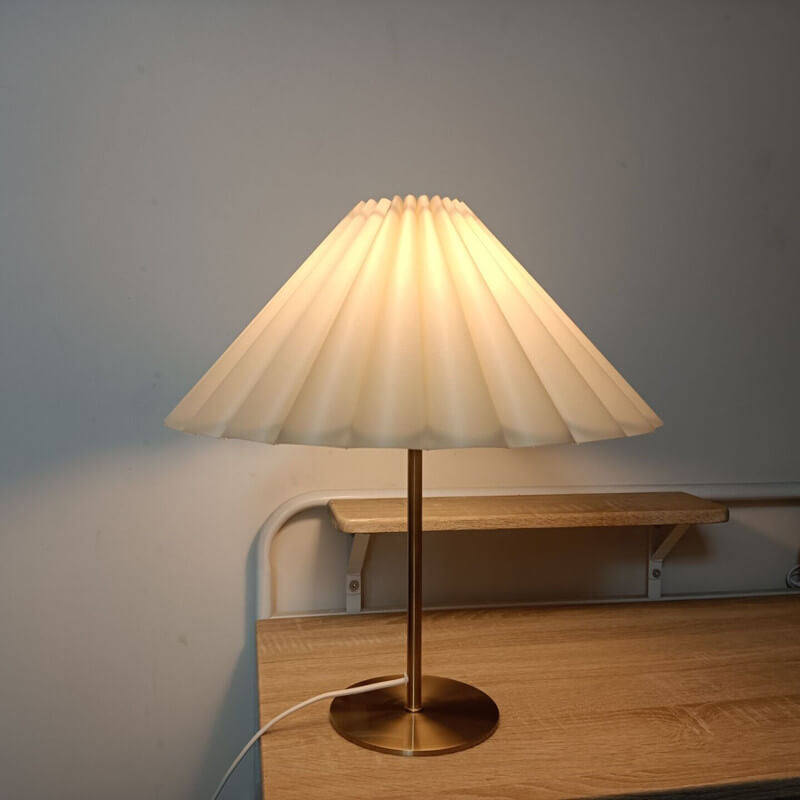 Moderne Bordlampe – Metal & Stoffet Skærm, 3-Farvet Lys, E26 Fatning