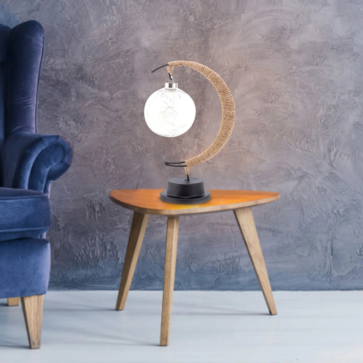 Stemningsfull LED bordlampe av glass med varmt lys i månedesign
