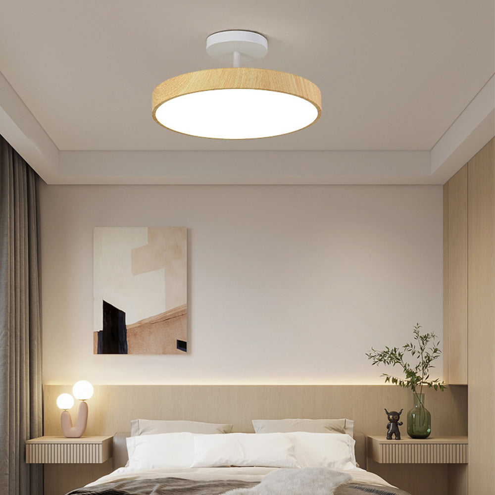 Skandinavisk Loftlampe med Trælook & Guldfarvet Ramme
