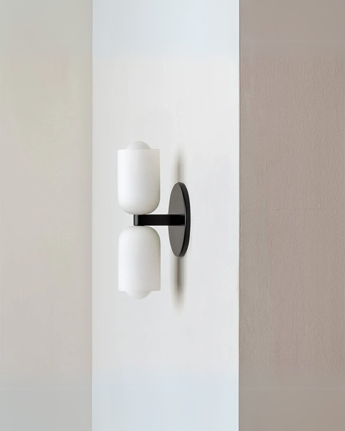 Moderne Vegglampe for Stemningsfull og Myk Belysning i Hjemmet