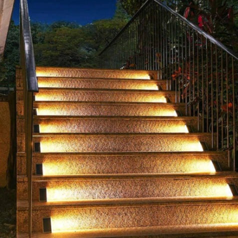 Solcelledrevet trappebelysning | IP65 vanntett LED-utebelysning