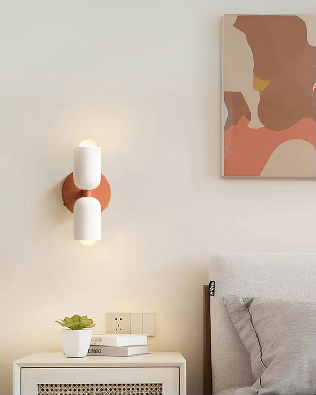 Moderne Vegglampe for Stemningsfull og Myk Belysning i Hjemmet
