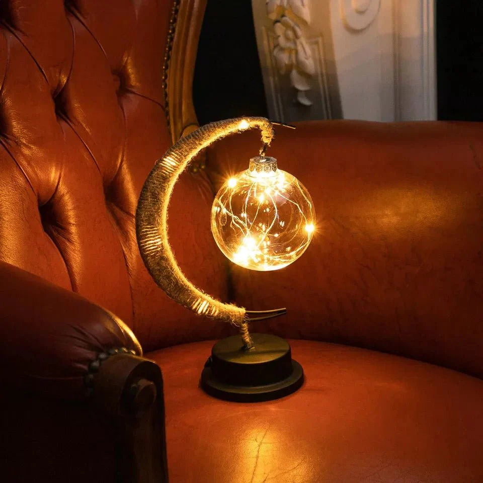 Stemningsfull LED bordlampe av glass med varmt lys i månedesign